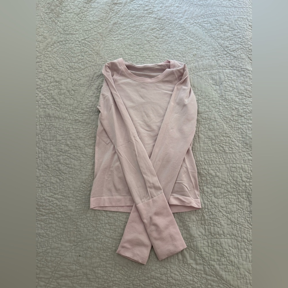 Lululemon Swiftly Tech Long-Sleeve Shirt 2.0
Waist Length - Size 0